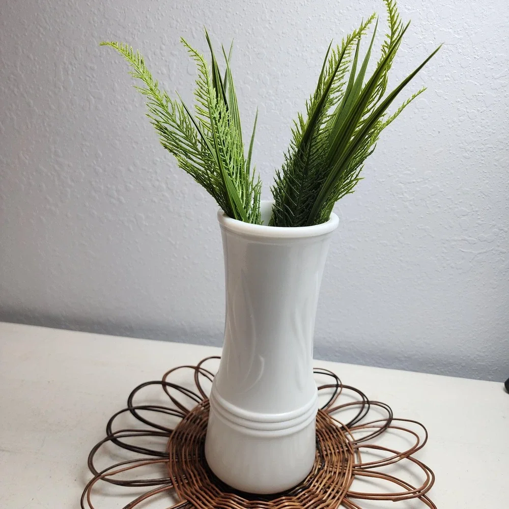 Vintage E.O.‎ Brody Milk Glass Vase, Beautiful Lines and White Prinstine Glass